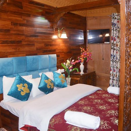 New Lakes Crown Group Of Houseboats Srīnagar Exteriér fotografie