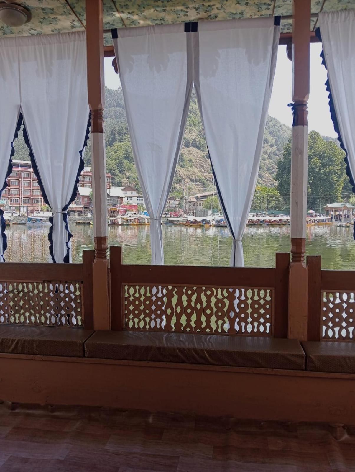 New Lakes Crown Group Of Houseboats Srīnagar Exteriér fotografie