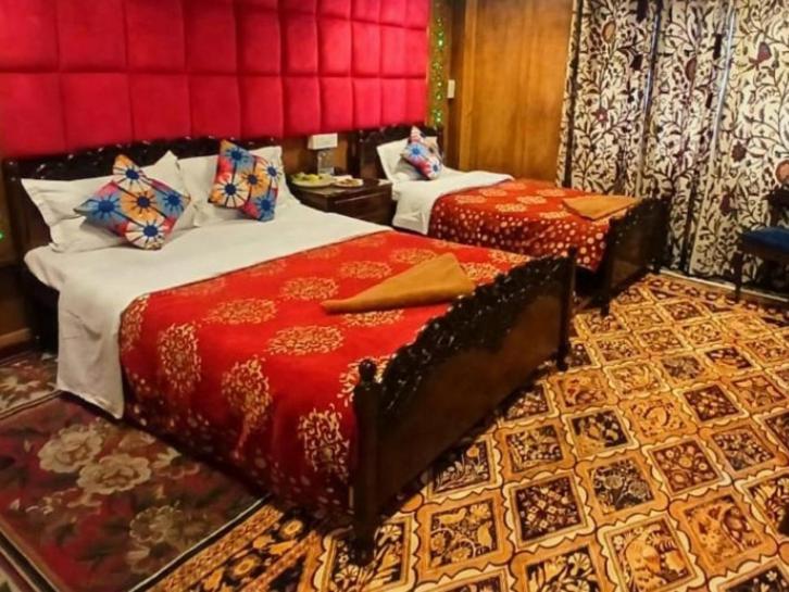 New Lakes Crown Group Of Houseboats Srīnagar Pokoj fotografie